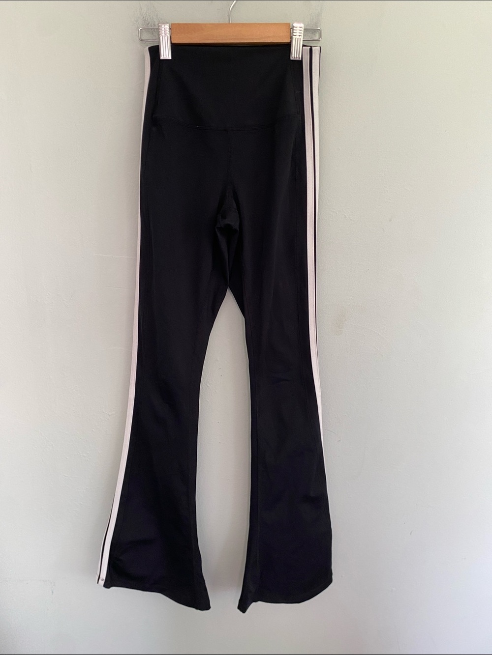 Splits59 Women’s Black Flare Leggings with White Side Stripes Size XS